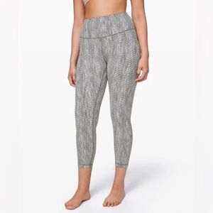 Wunder Under HR 7/8 Tight Luon Arrow Jacquard Battleship Silver Spoon 26” inseam